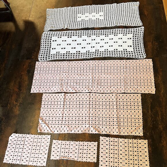 7 Count Vintage White & Pink Rectangular Eyelet Lace Doilies, Various Sizes - Picture 1 of 6